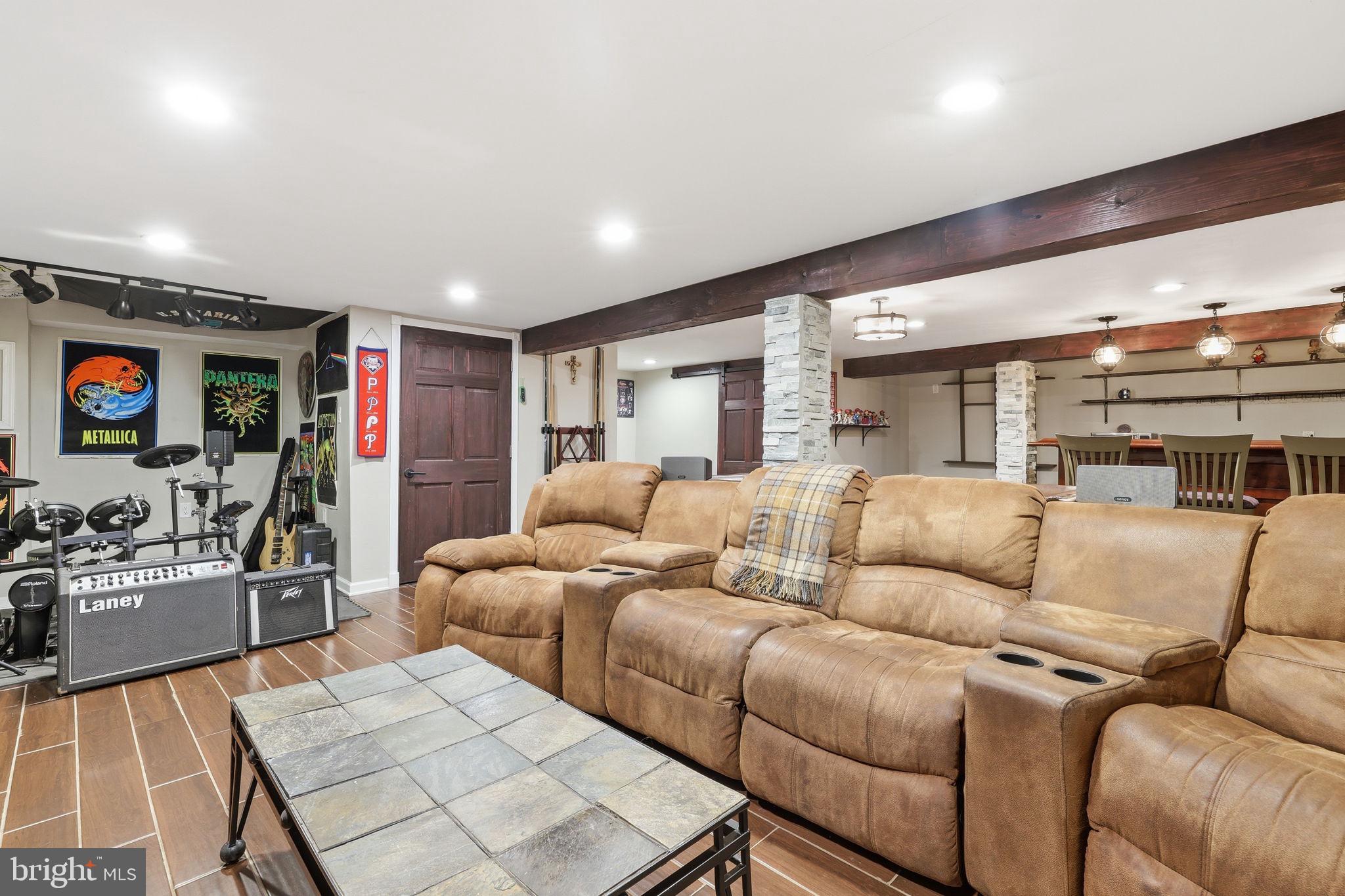 WARWICK MANOR - Residential