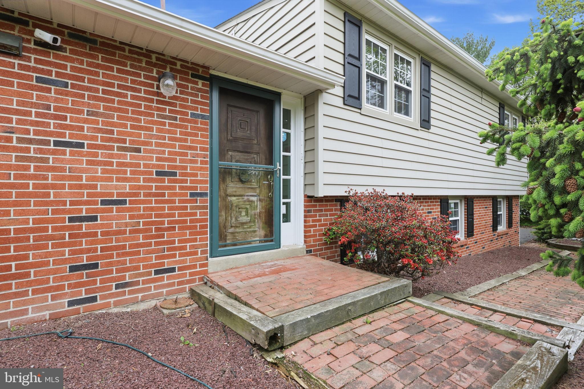 WARWICK MANOR - Residential