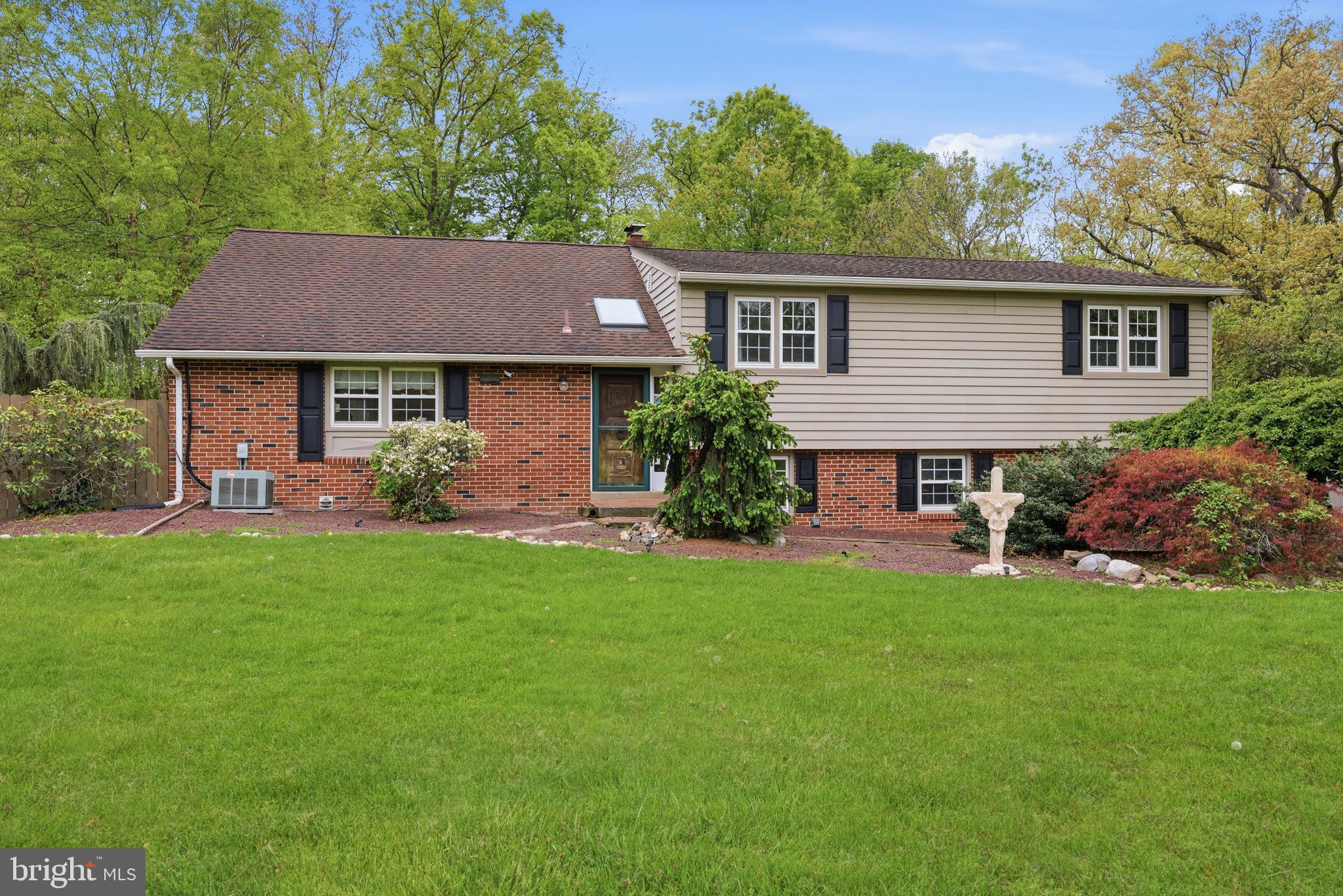 WARWICK MANOR - Residential