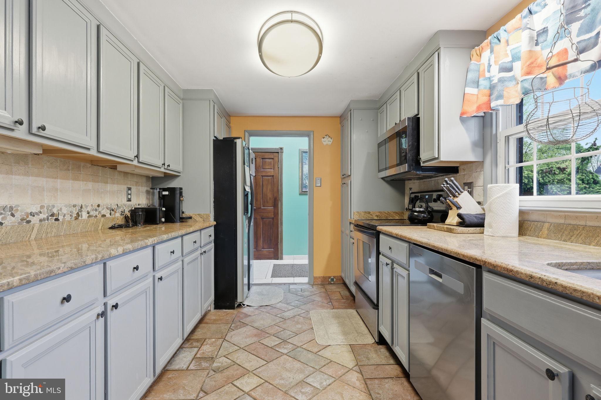 WARWICK MANOR - Residential