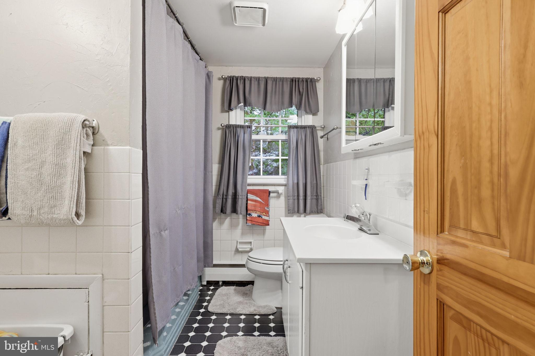WARWICK MANOR - Residential