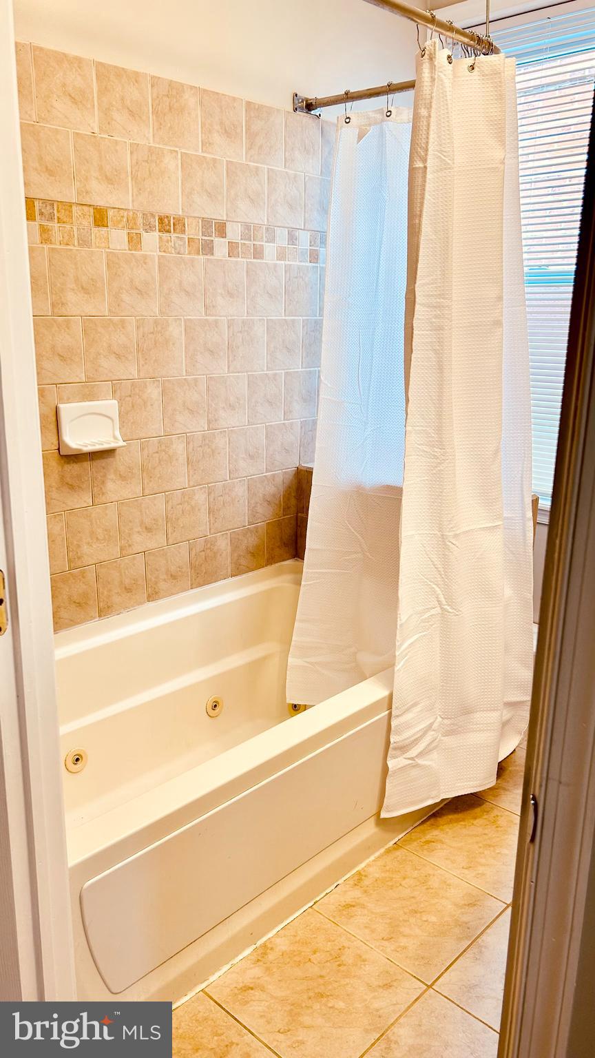 GIRARD ESTATES - Residential