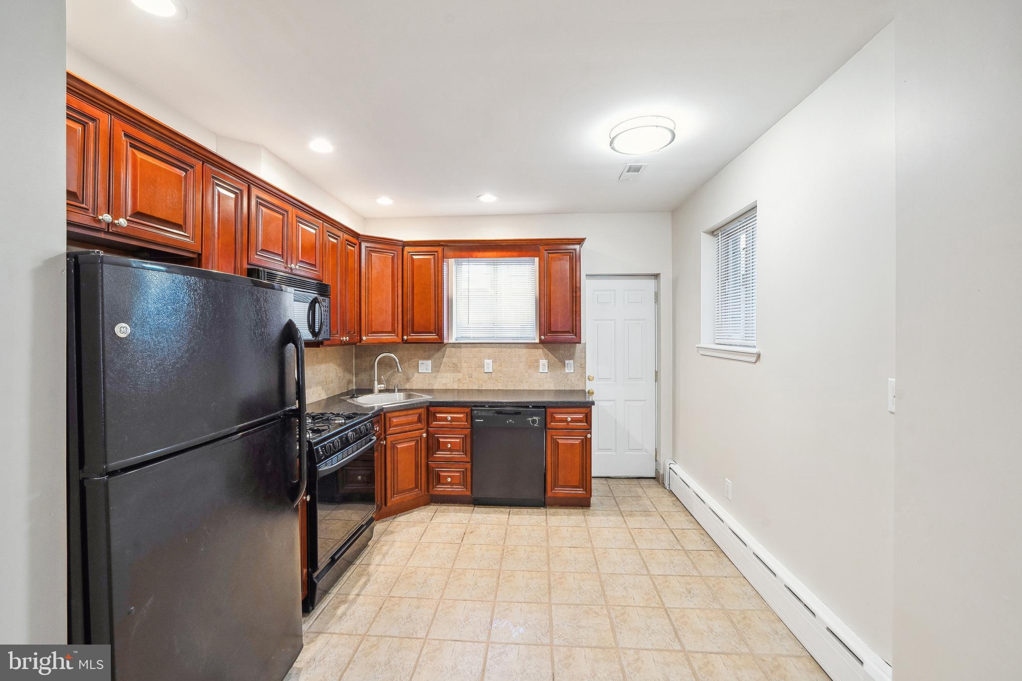 GIRARD ESTATES - Residential