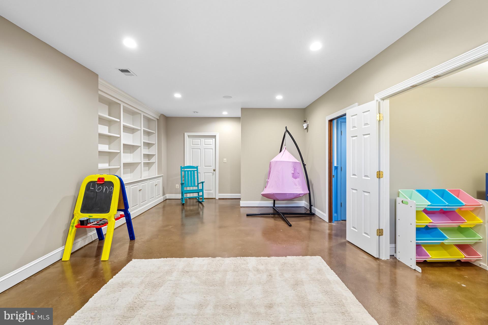 TALL OAKS - Residential