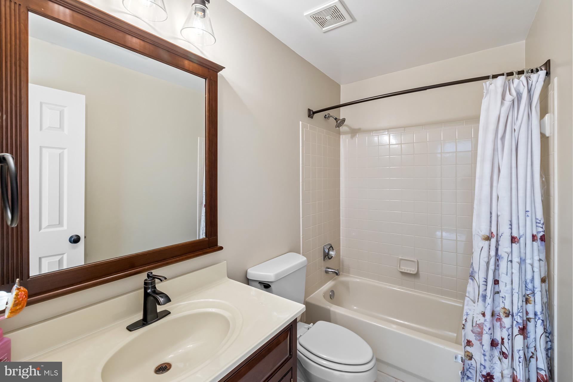 TALL OAKS - Residential