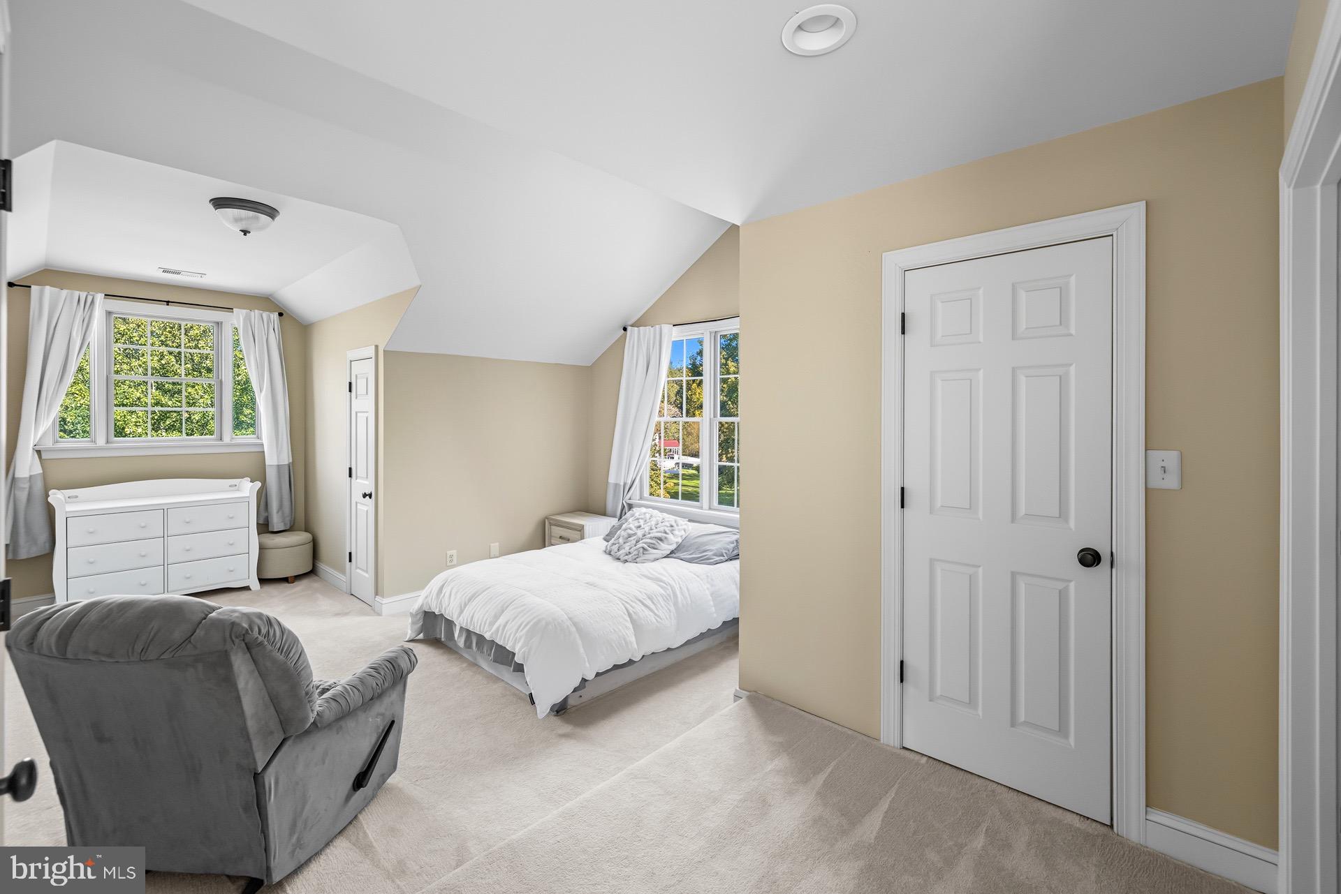 TALL OAKS - Residential