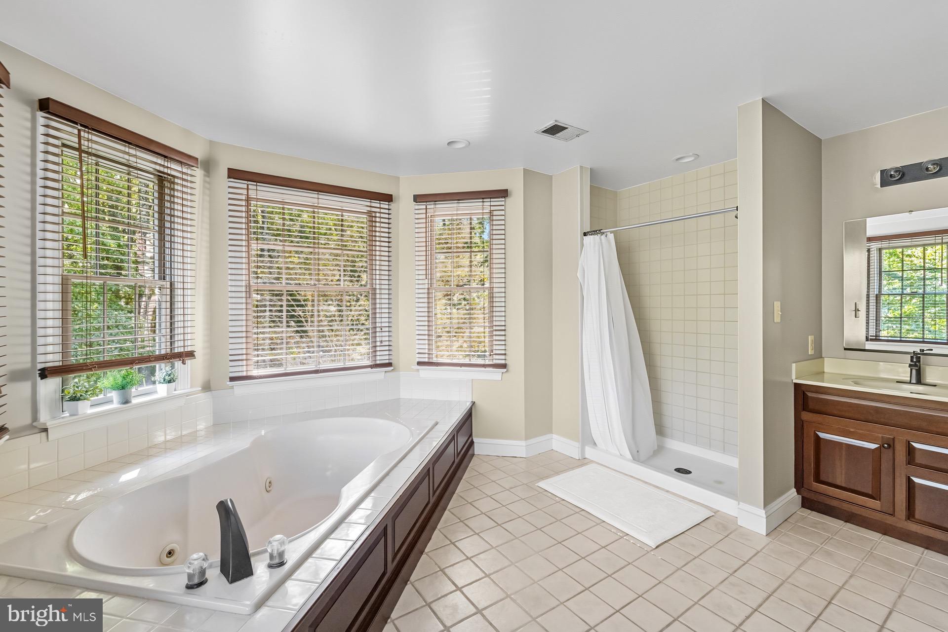 TALL OAKS - Residential