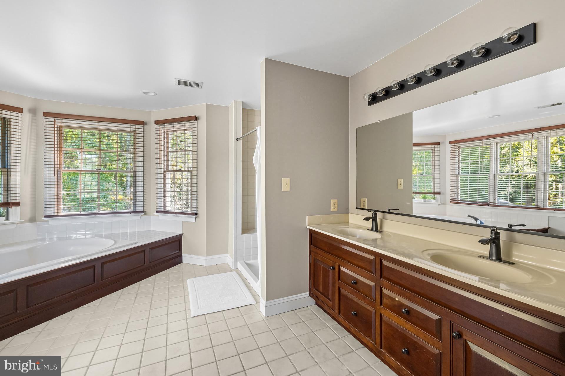 TALL OAKS - Residential