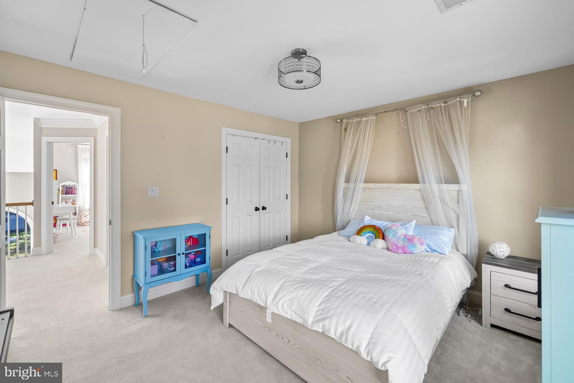 TALL OAKS - Residential