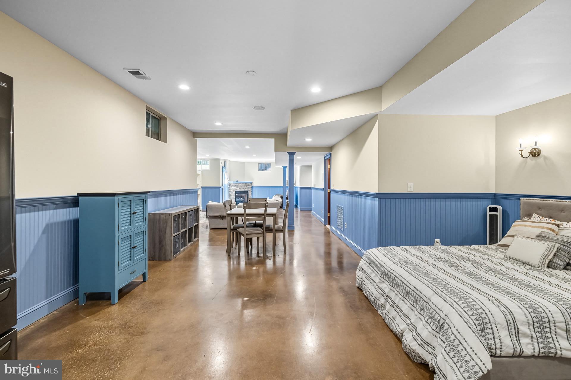 TALL OAKS - Residential