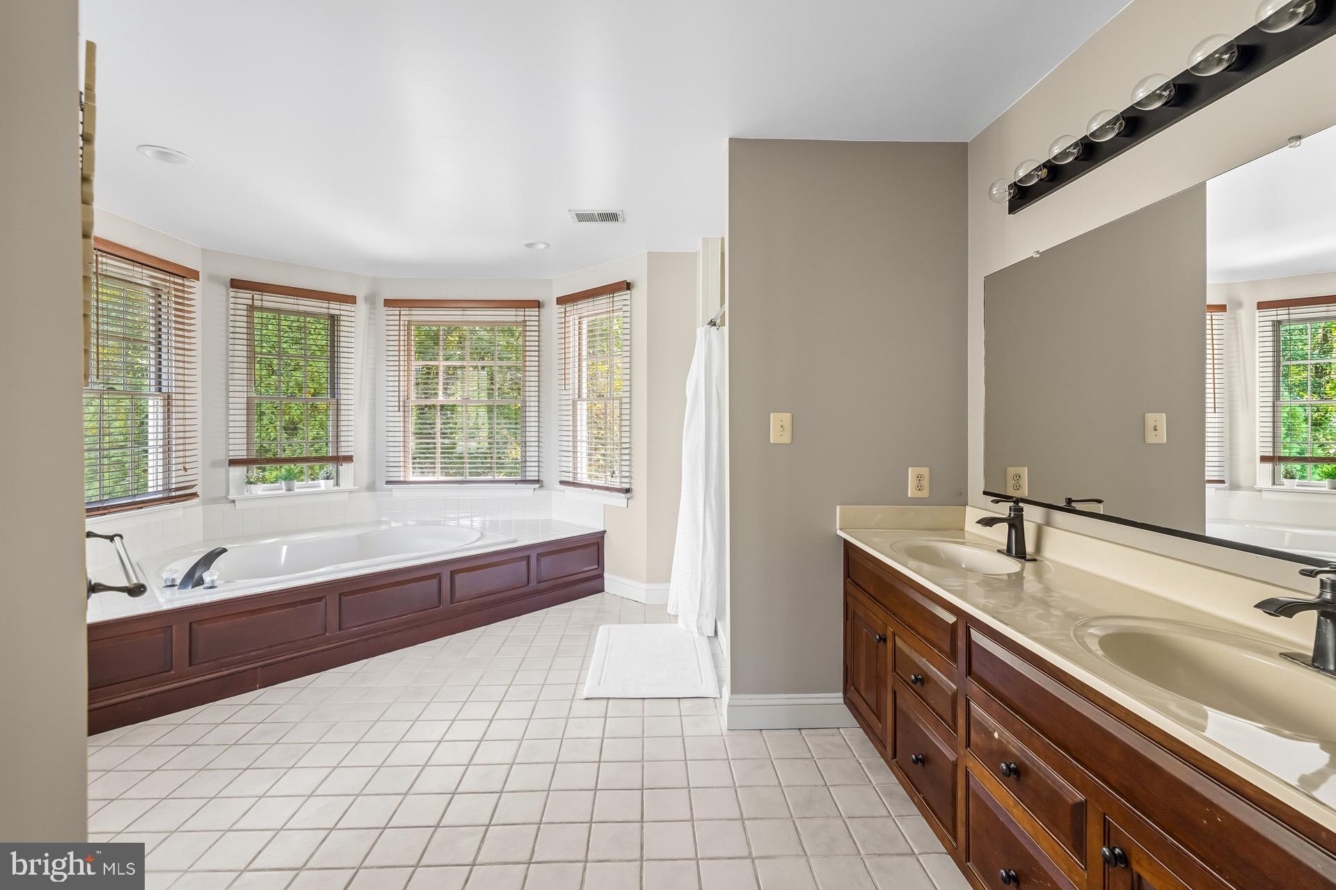 TALL OAKS - Residential