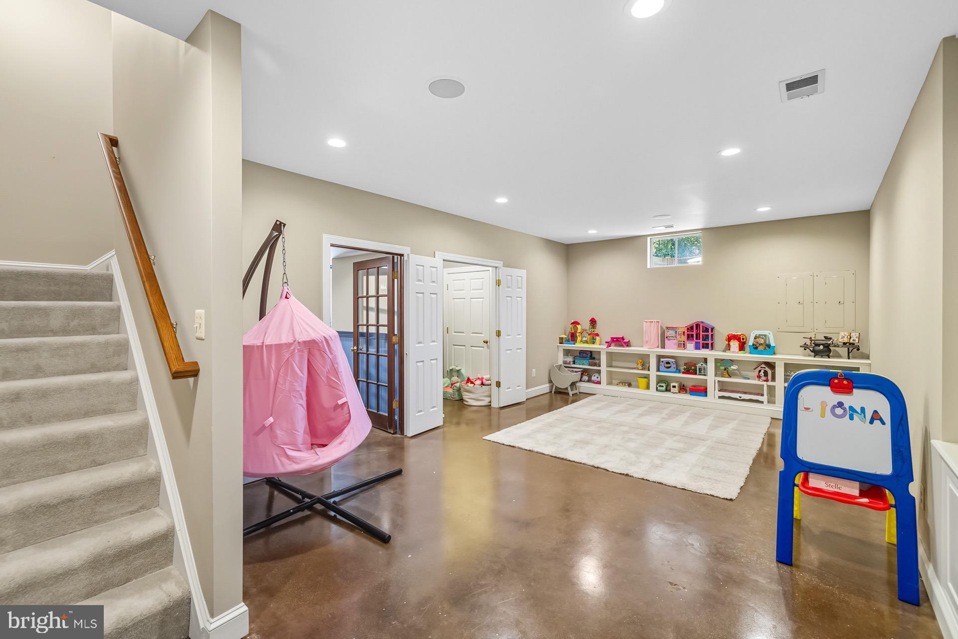 TALL OAKS - Residential