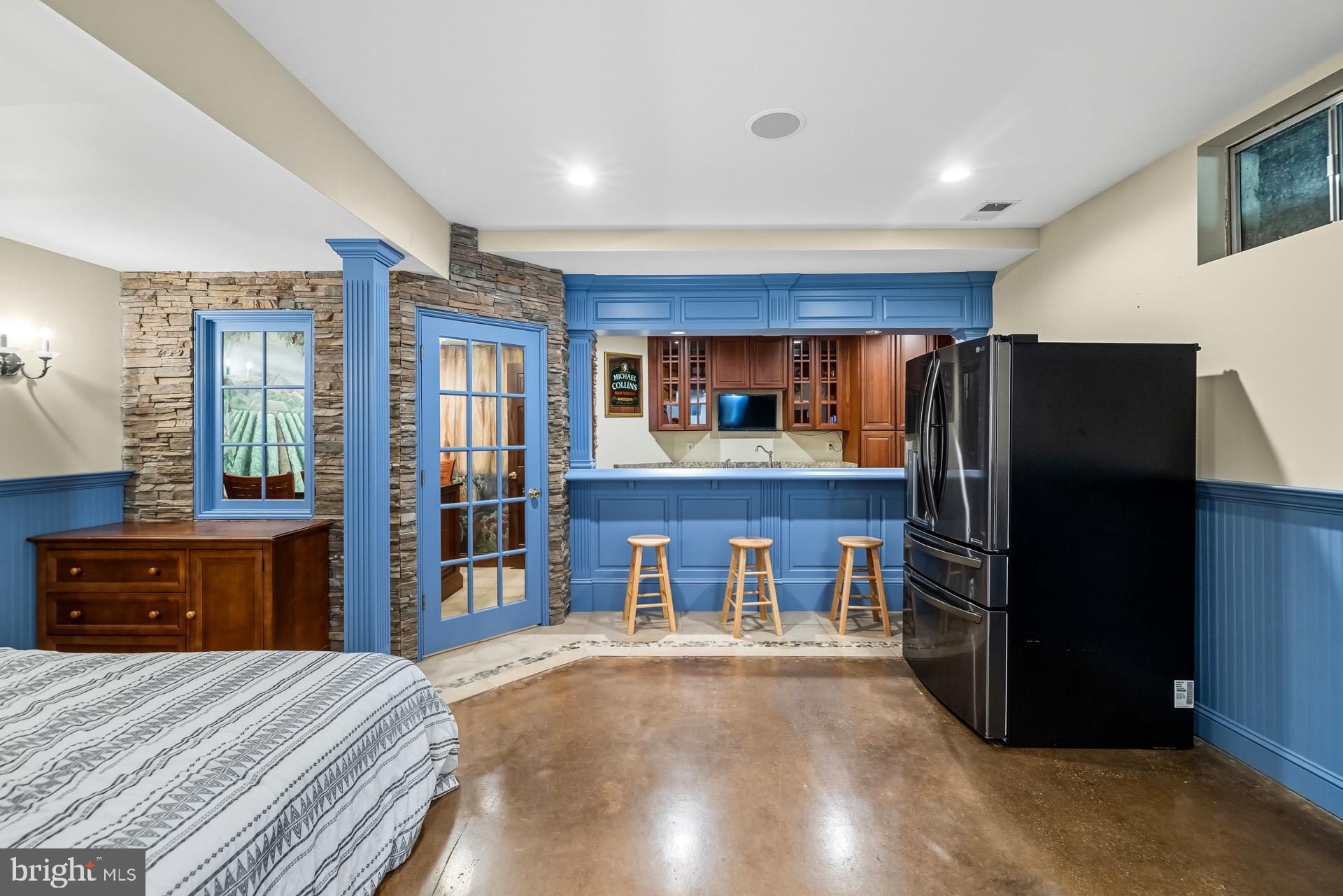 TALL OAKS - Residential