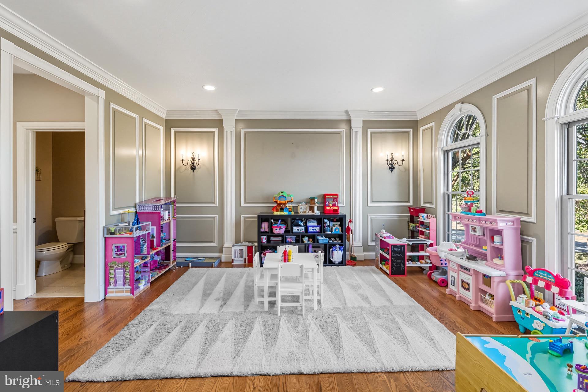 TALL OAKS - Residential