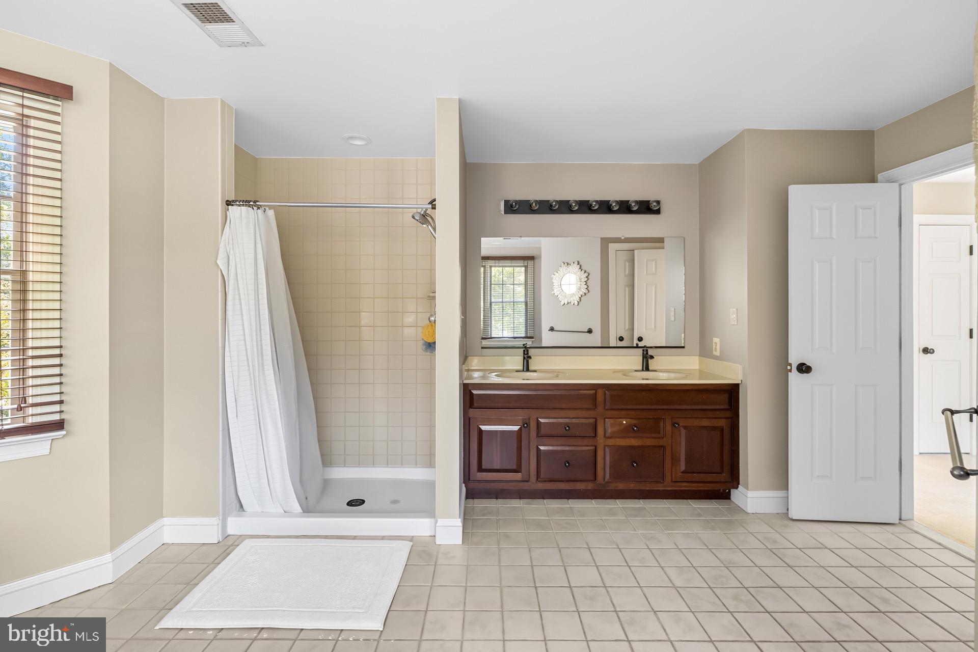 TALL OAKS - Residential