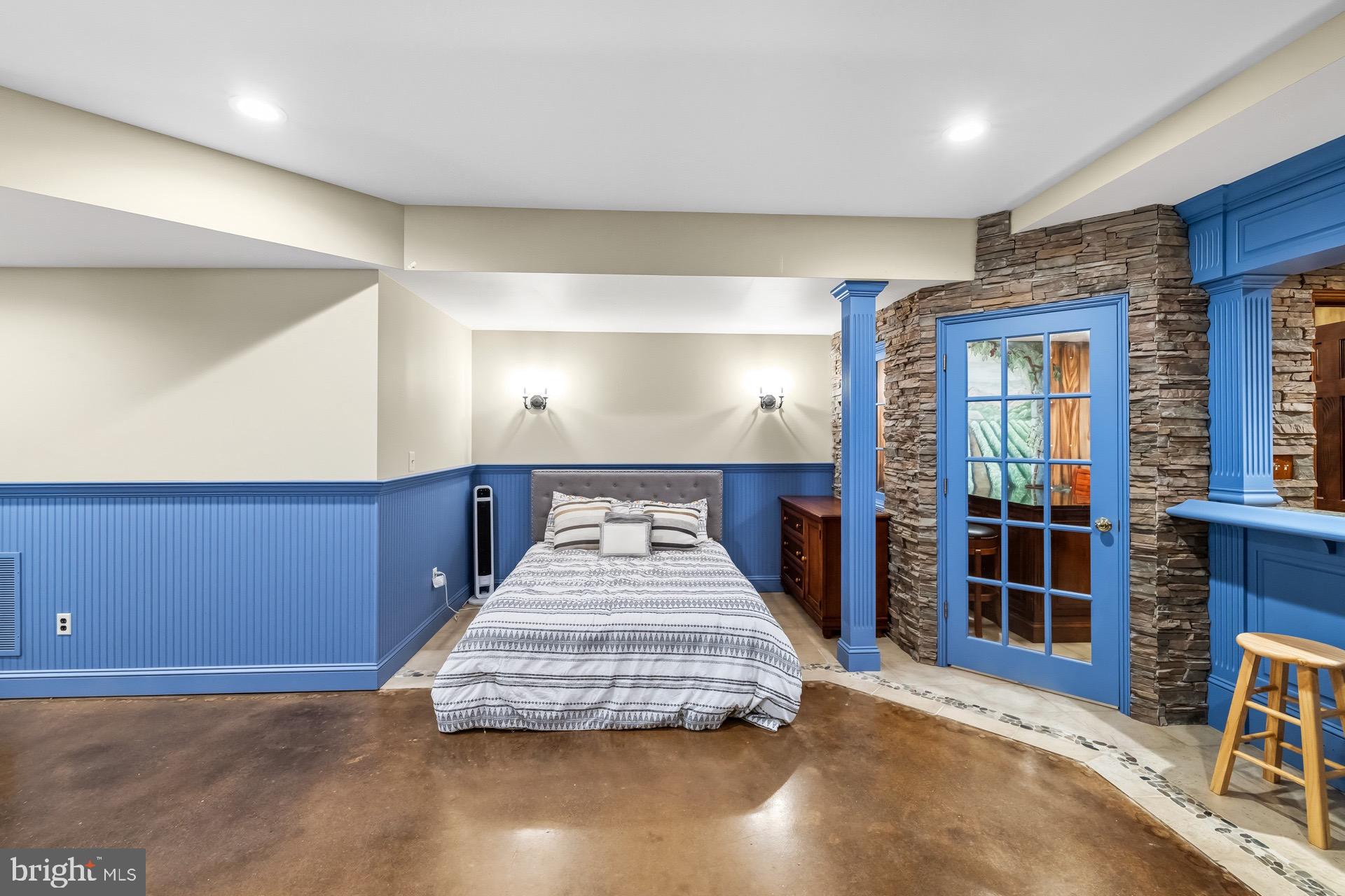 TALL OAKS - Residential