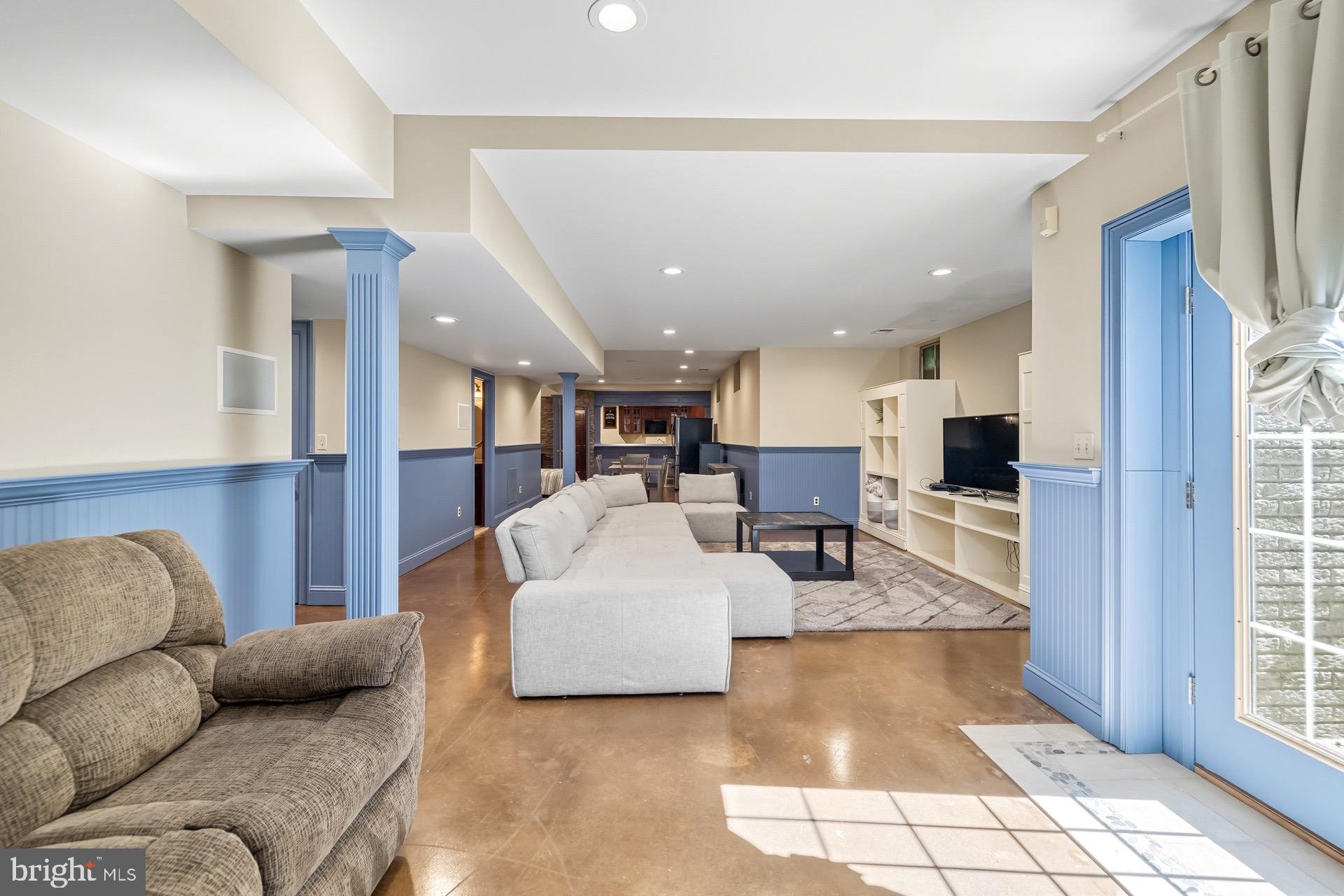 TALL OAKS - Residential