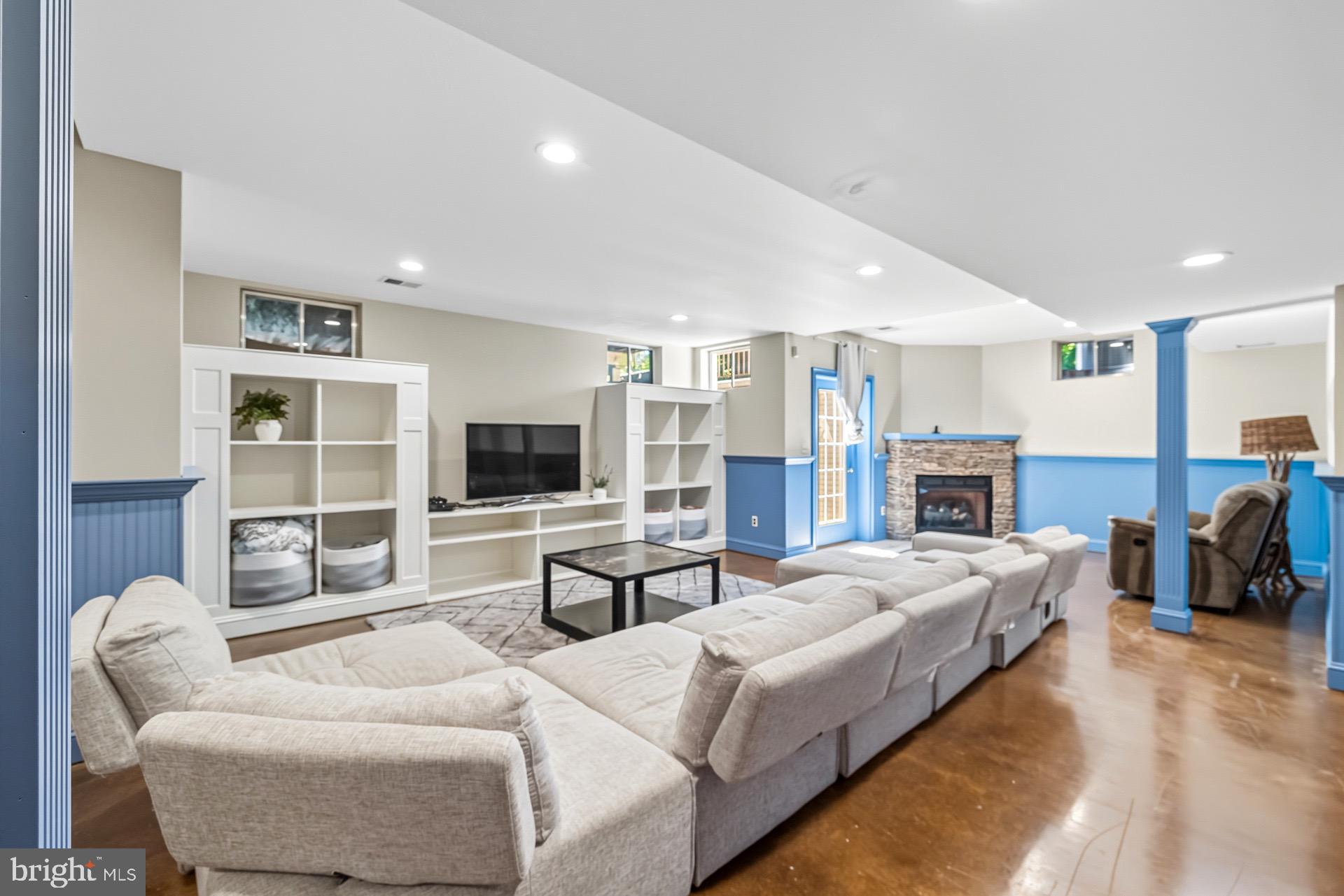 TALL OAKS - Residential