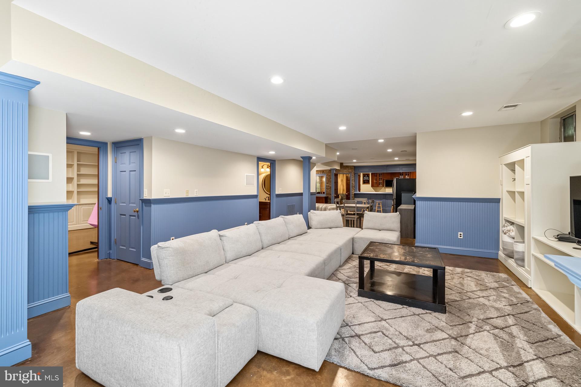 TALL OAKS - Residential