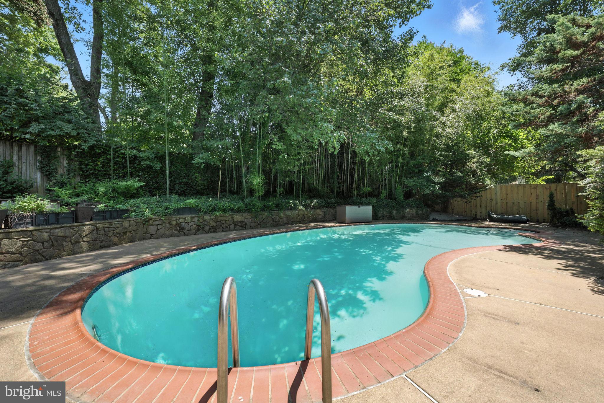 BIRCHWOOD - Residential