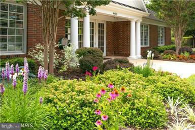 ARLINGTON OAKS - Residential Lease