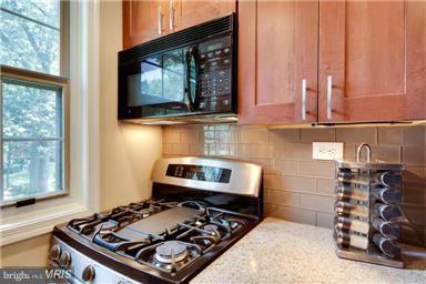 ARLINGTON OAKS - Residential Lease