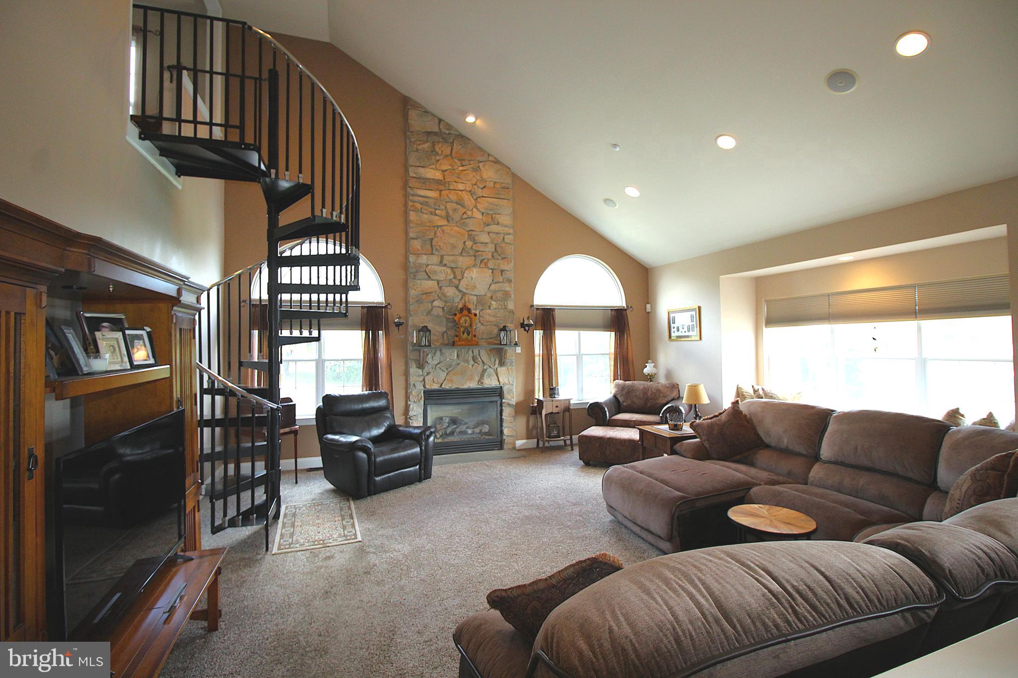 HUNTERS RUN - Residential