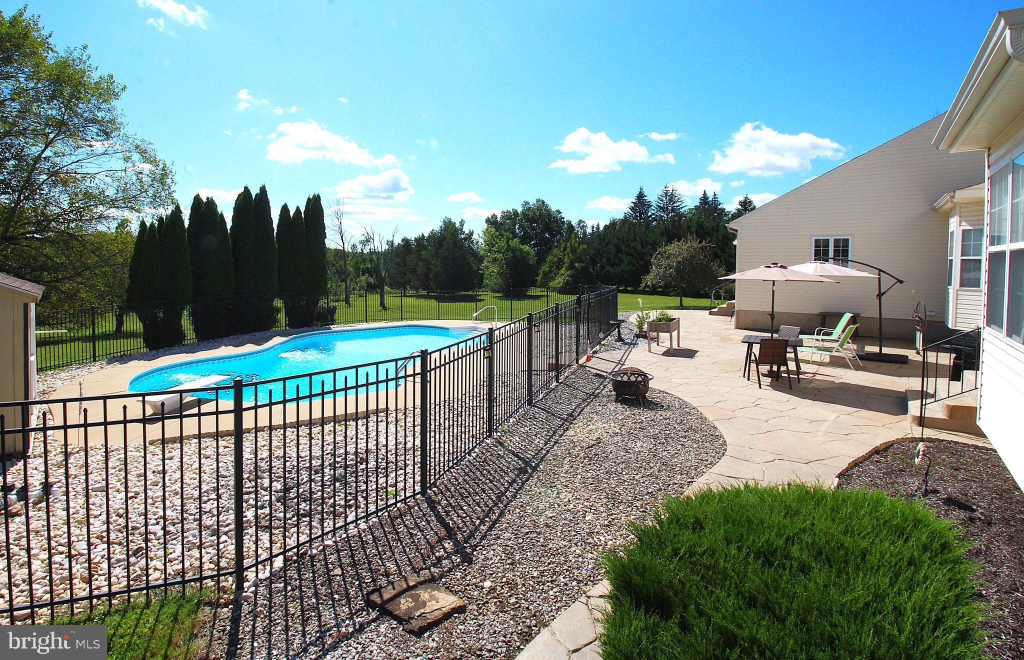 HUNTERS RUN - Residential