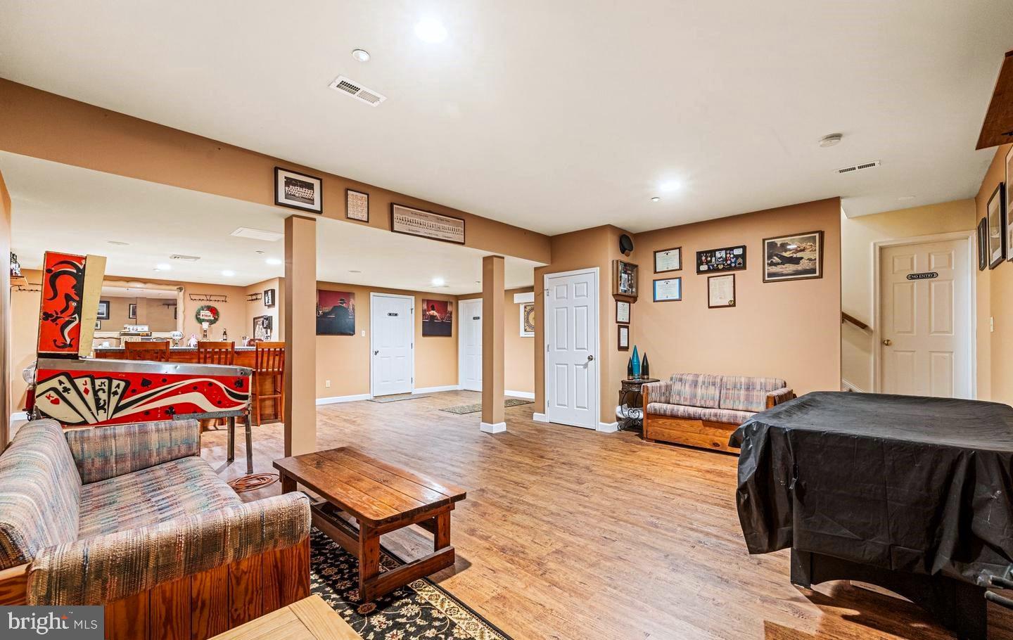 HUNTERS RUN - Residential