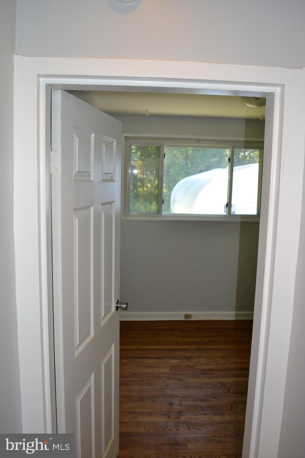 ADELPHI KNOLLS - Residential Lease