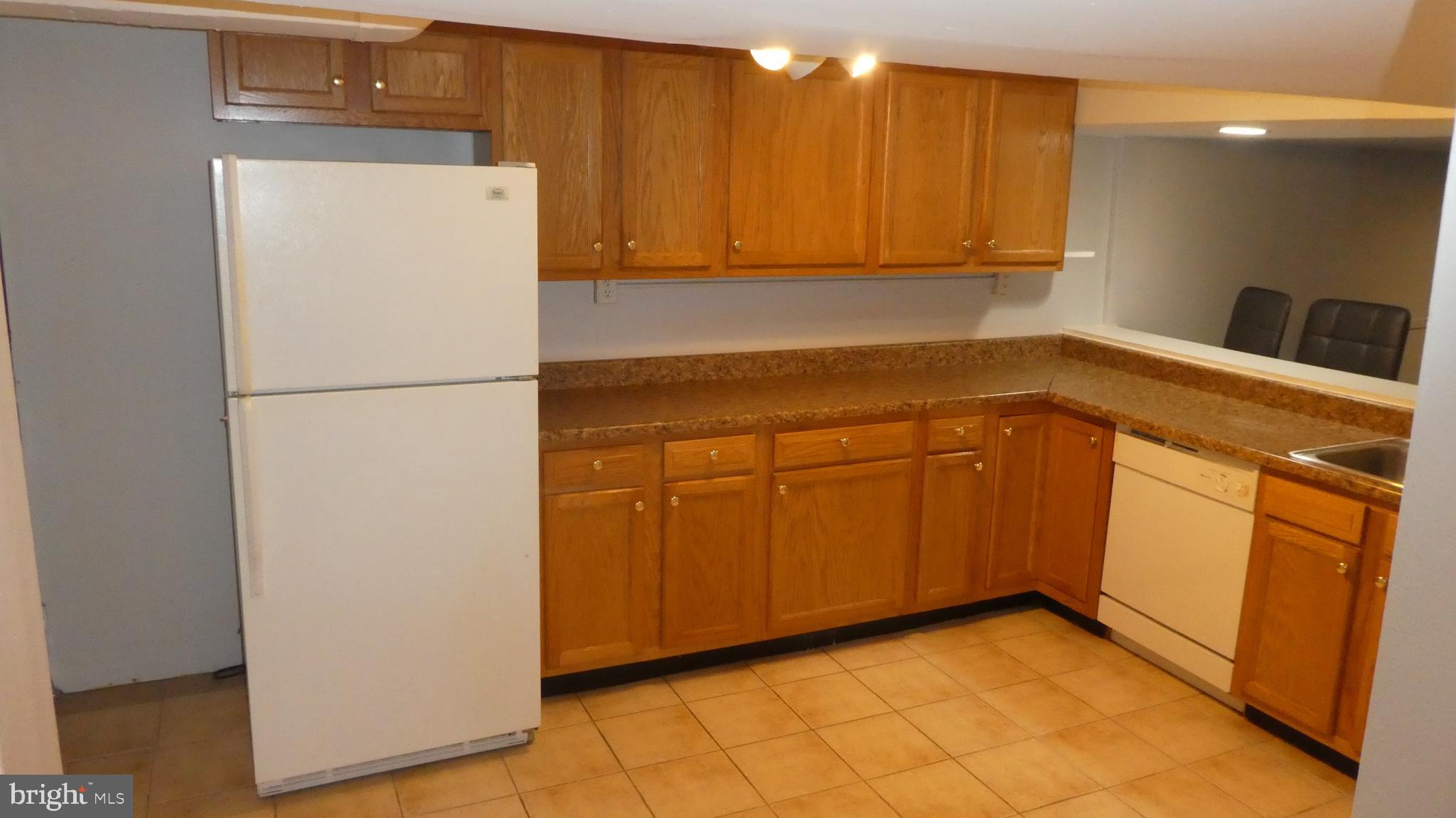 ADELPHI KNOLLS - Residential Lease