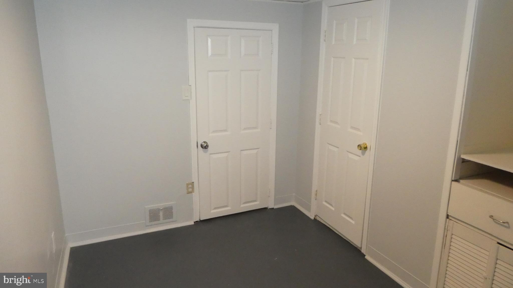 ADELPHI KNOLLS - Residential Lease