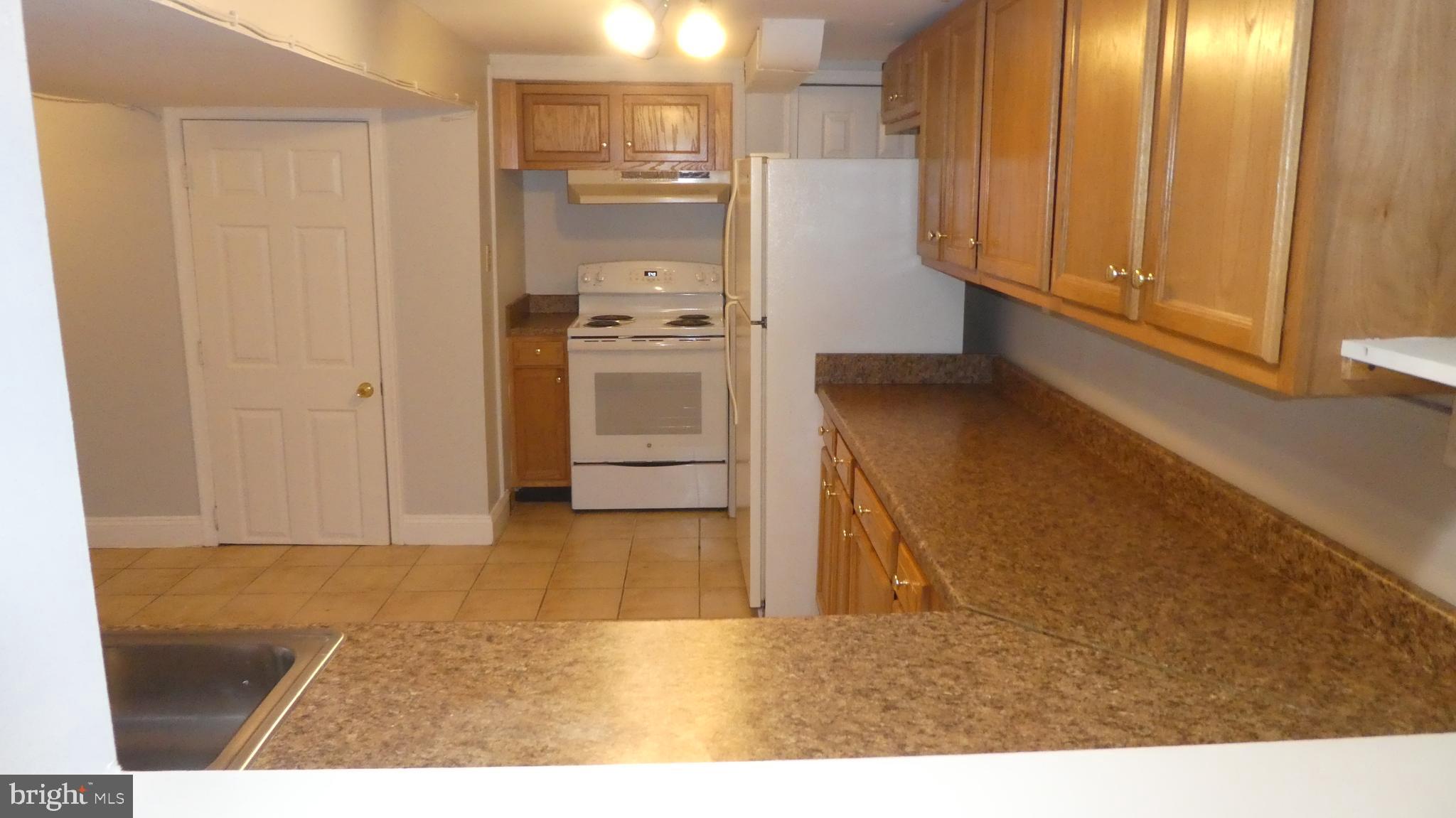 ADELPHI KNOLLS - Residential Lease