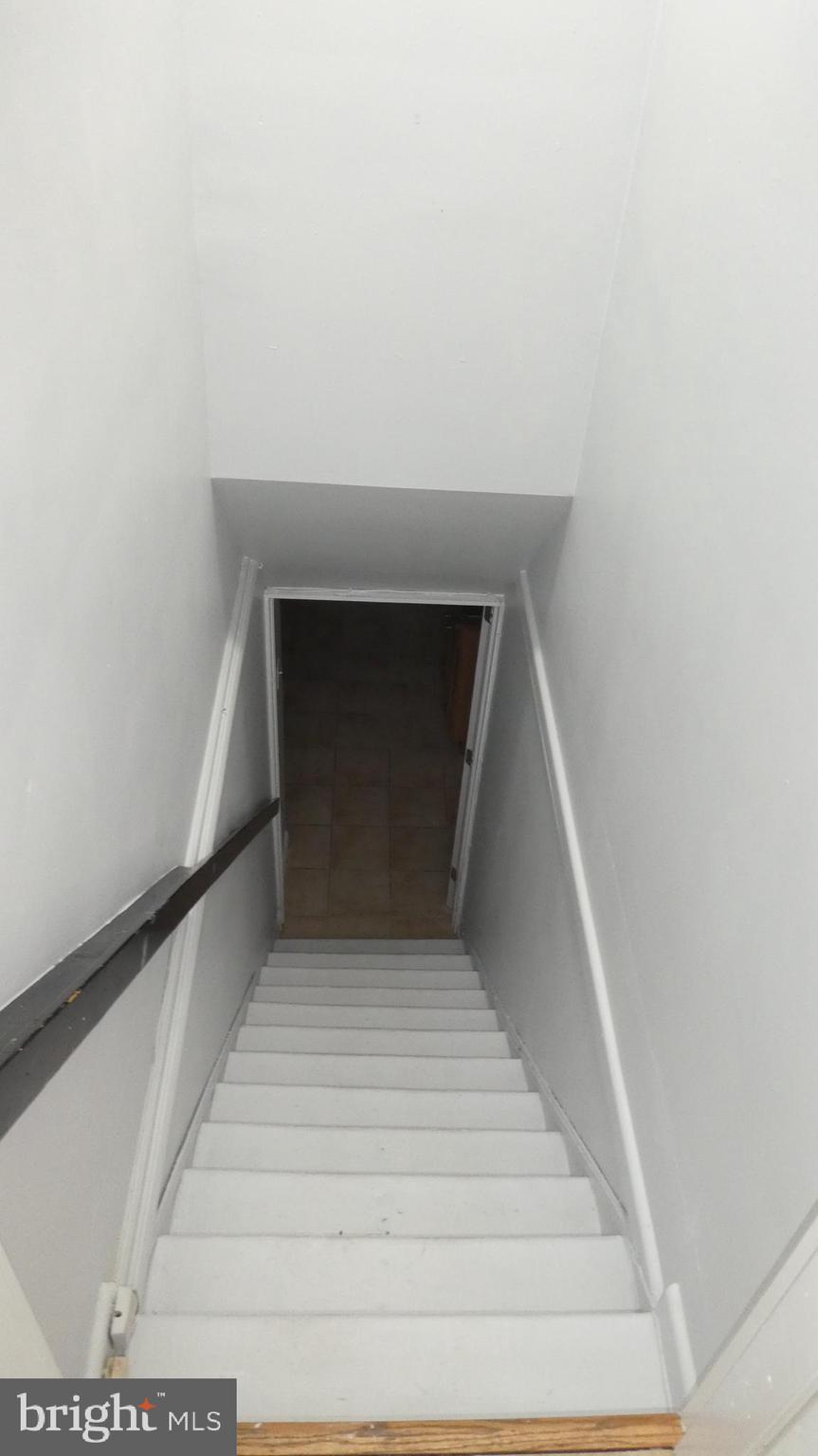 ADELPHI KNOLLS - Residential Lease