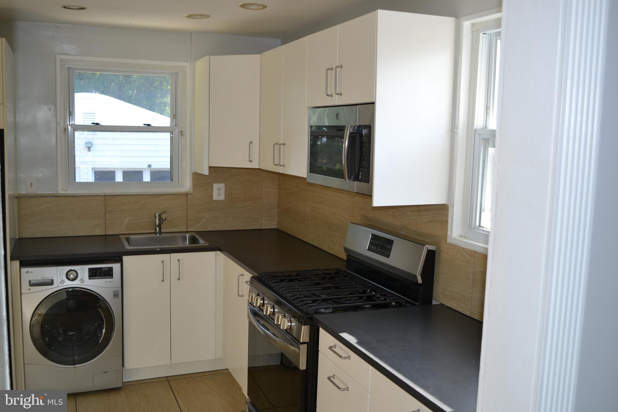 ADELPHI KNOLLS - Residential Lease