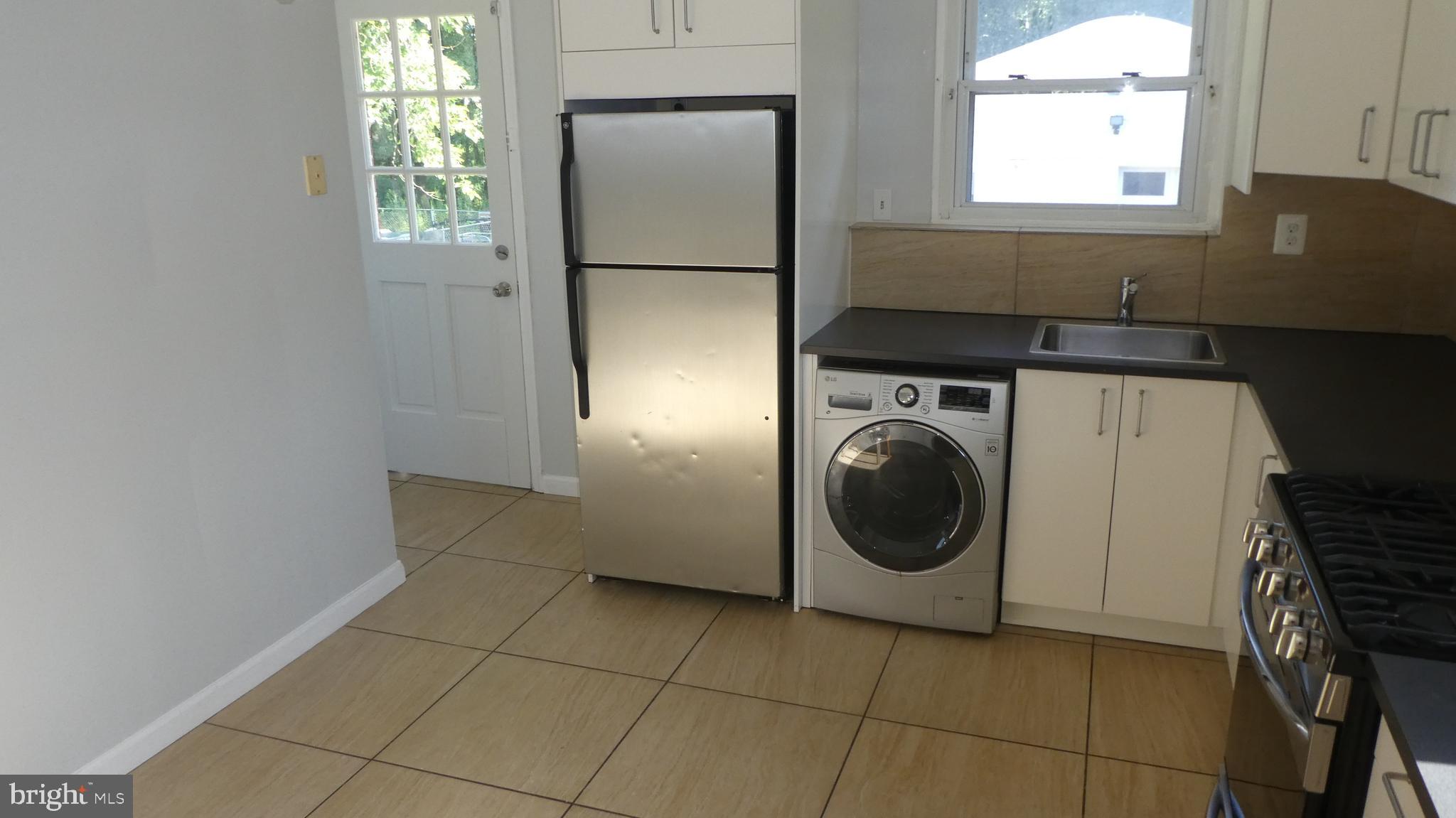 ADELPHI KNOLLS - Residential Lease