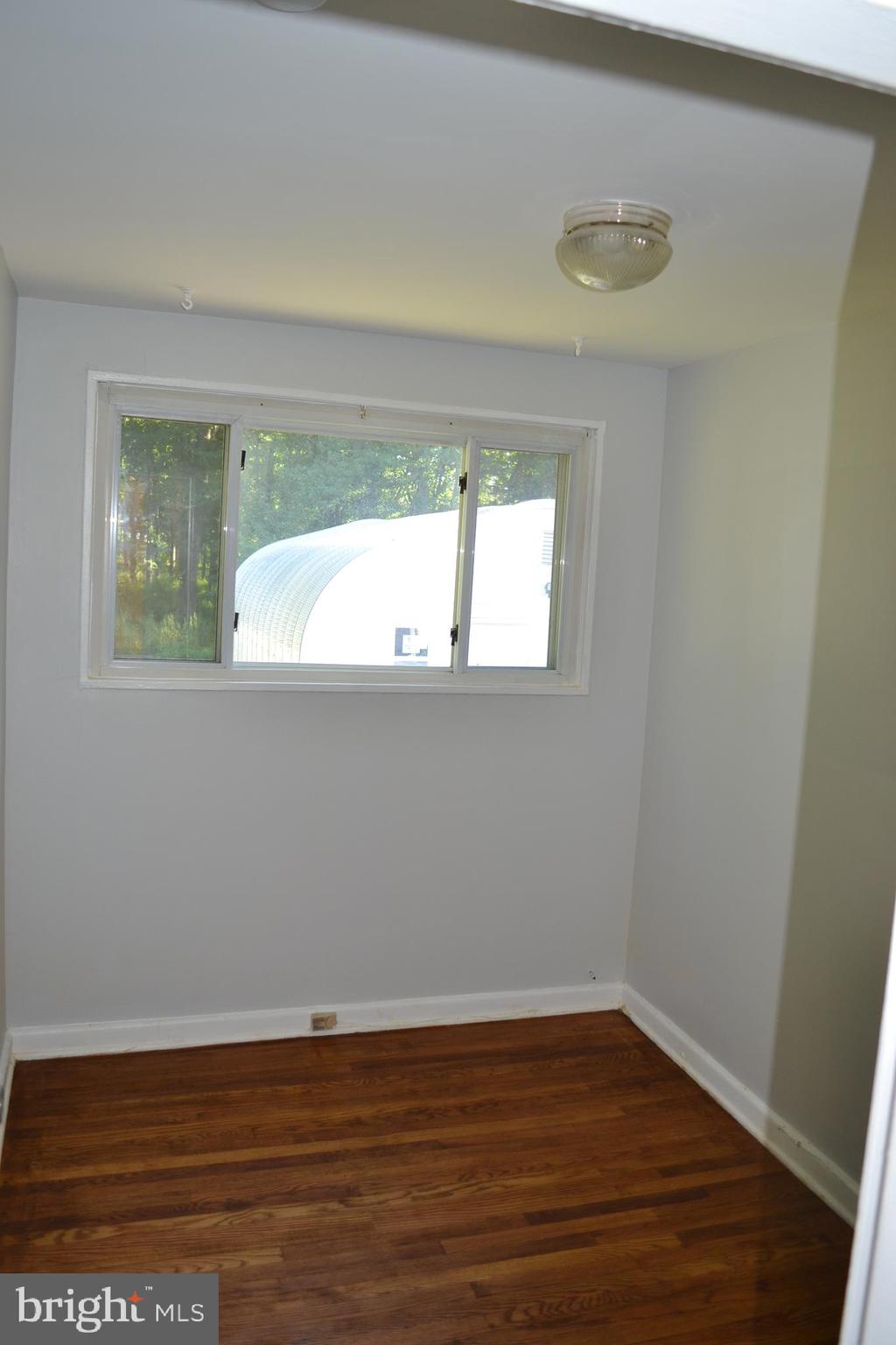 ADELPHI KNOLLS - Residential Lease