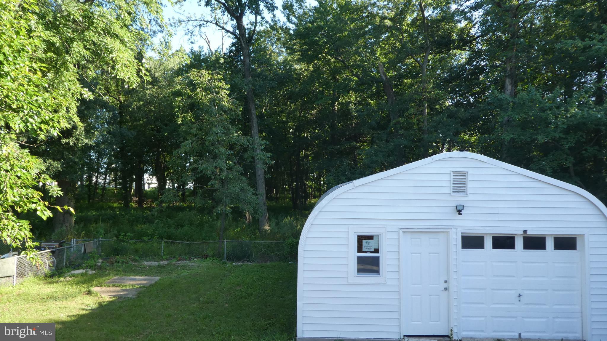 ADELPHI KNOLLS - Residential Lease