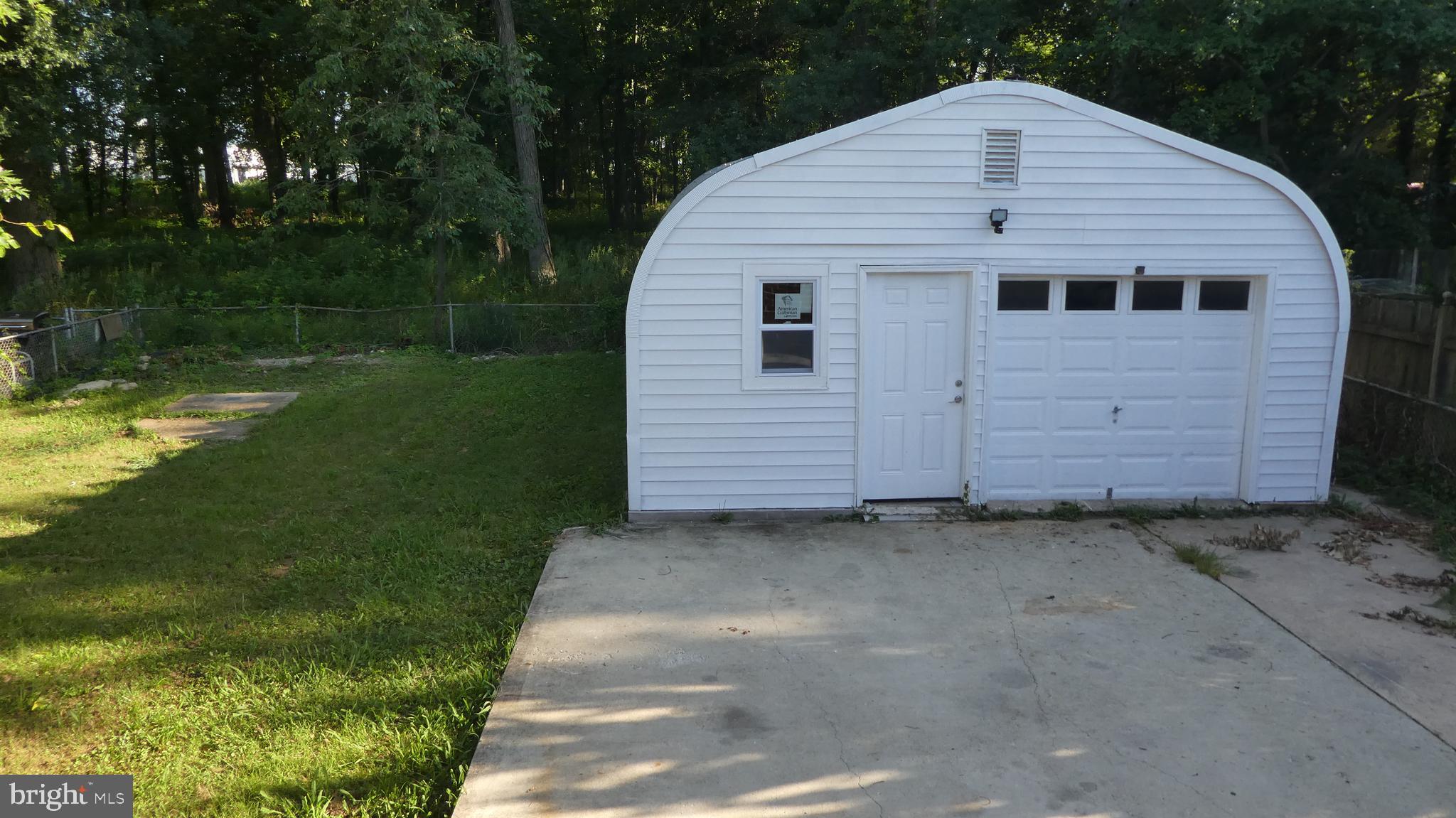 ADELPHI KNOLLS - Residential Lease