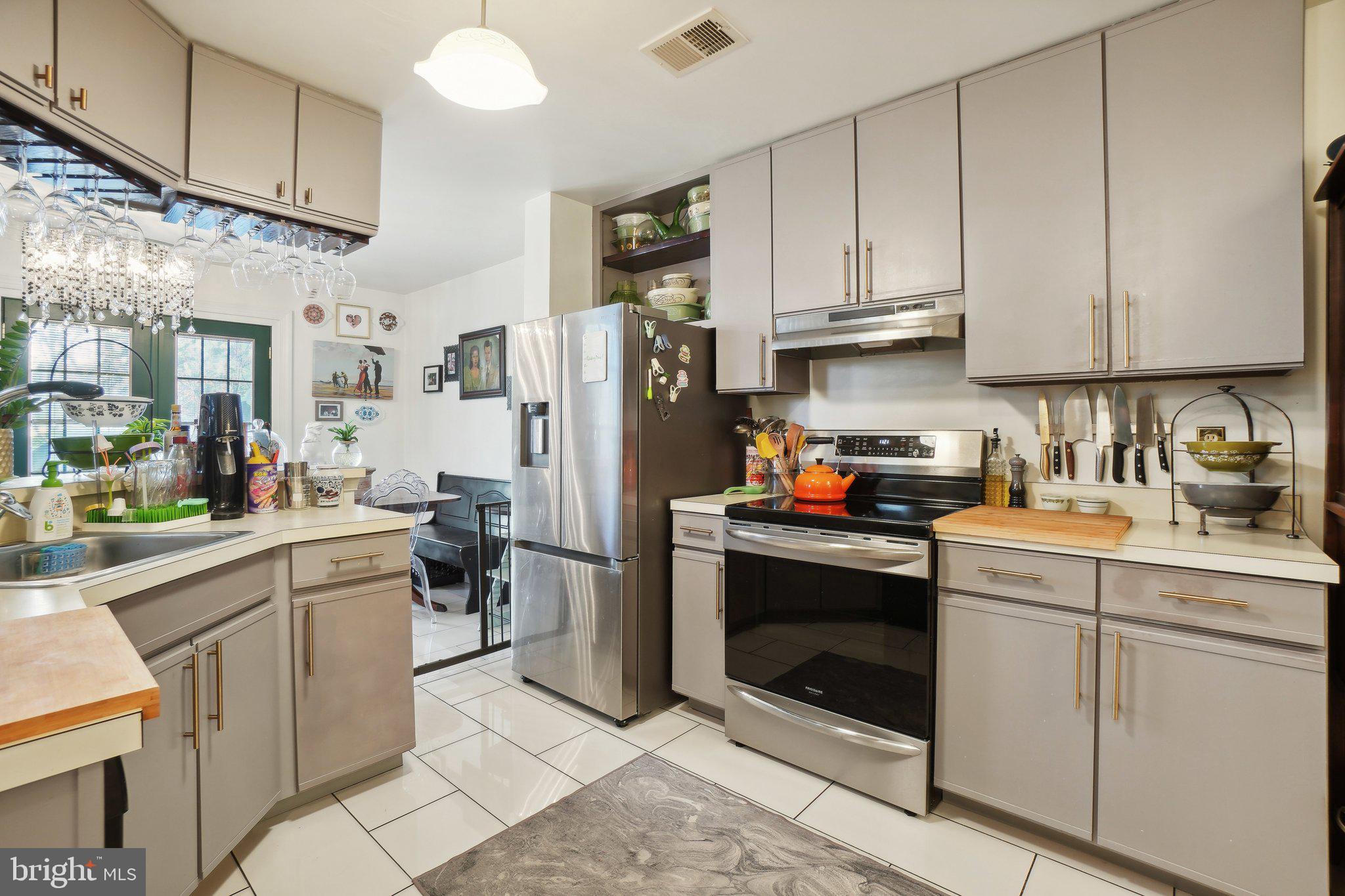 VILL AT MANCHESTER FARMS - Residential