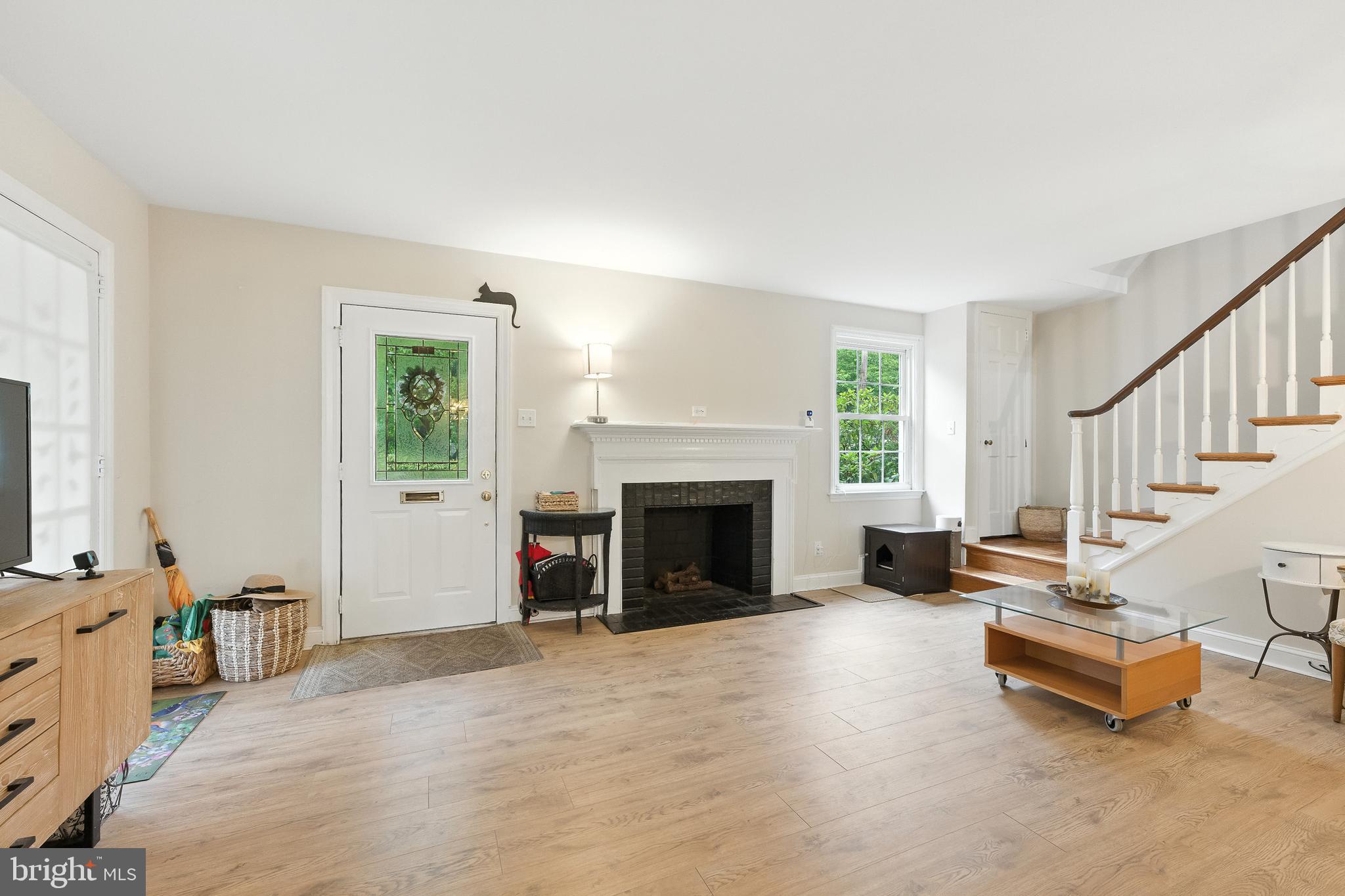 827 WOODSDALE ROAD