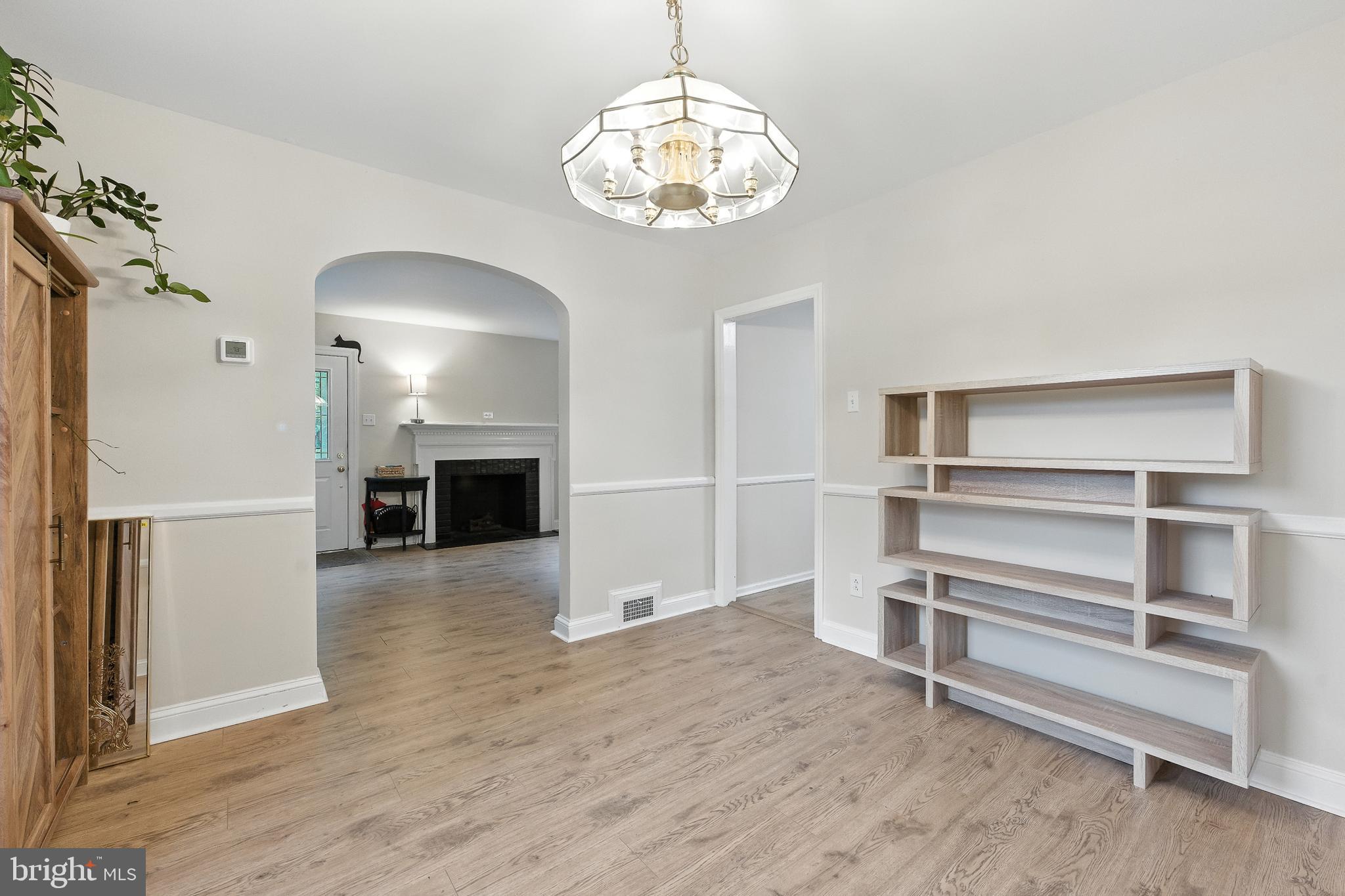 827 WOODSDALE ROAD