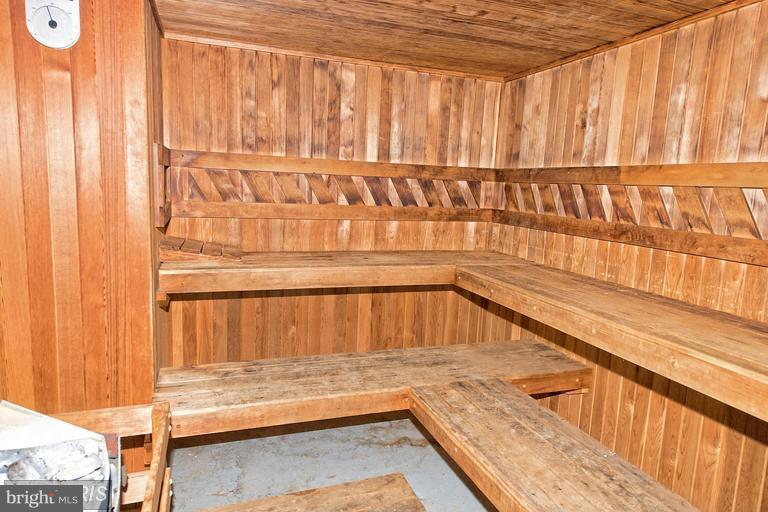 FOUNTAINS AT MCLEAN - Residential