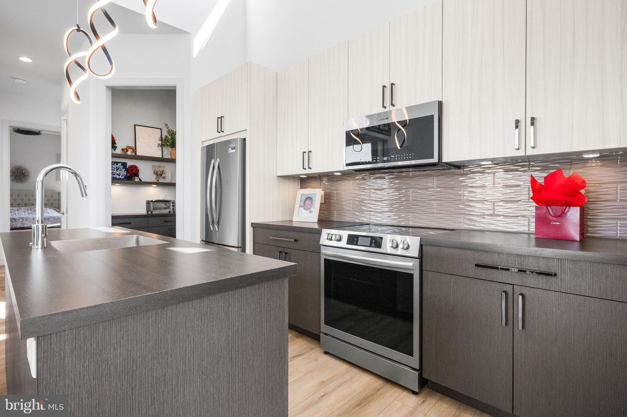 MOUNTAIN MEADOWS - Residential