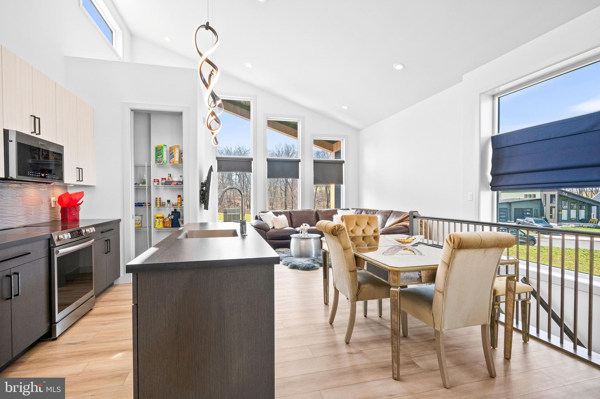 MOUNTAIN MEADOWS - Residential