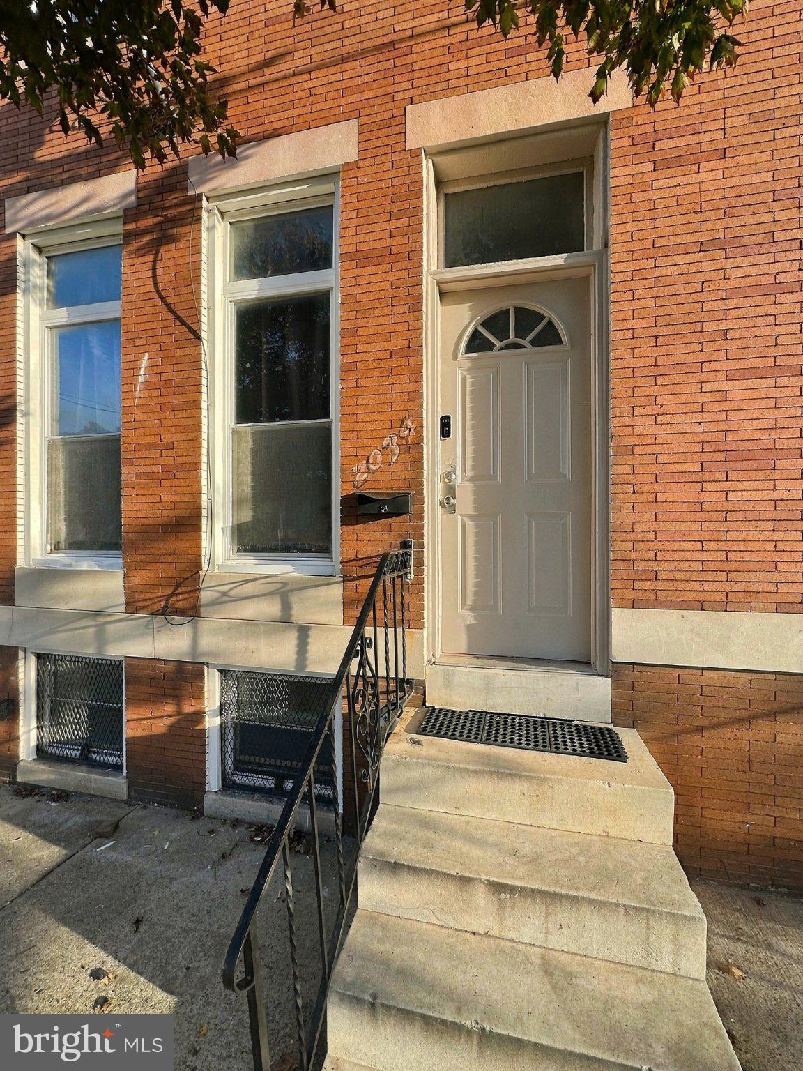 2034 W FAYETTE STREET