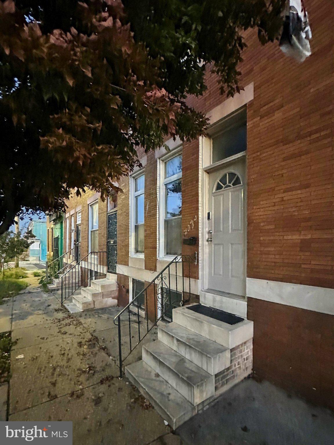 2034 W FAYETTE STREET