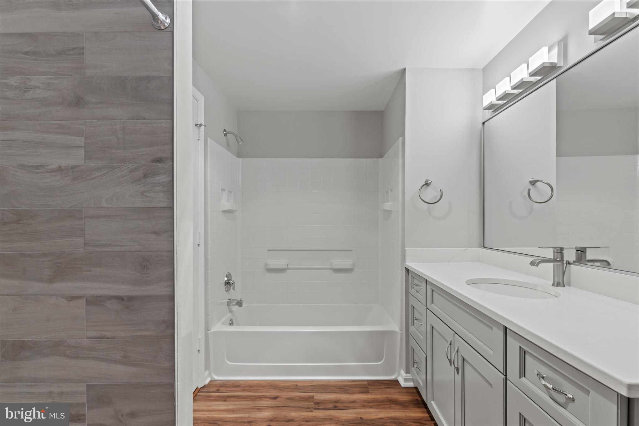 LANSDOWNE WOODS - Residential