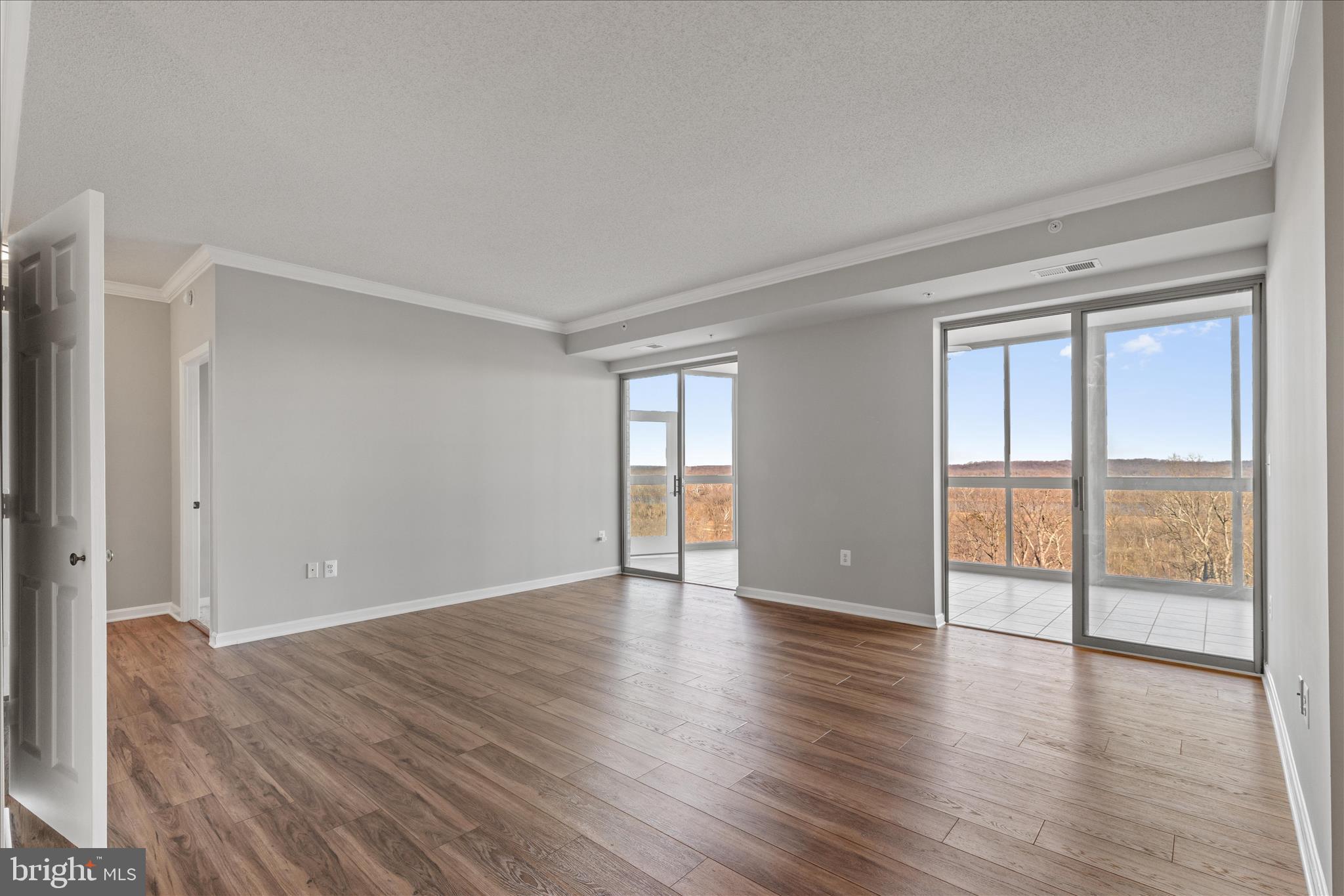 LANSDOWNE WOODS - Residential