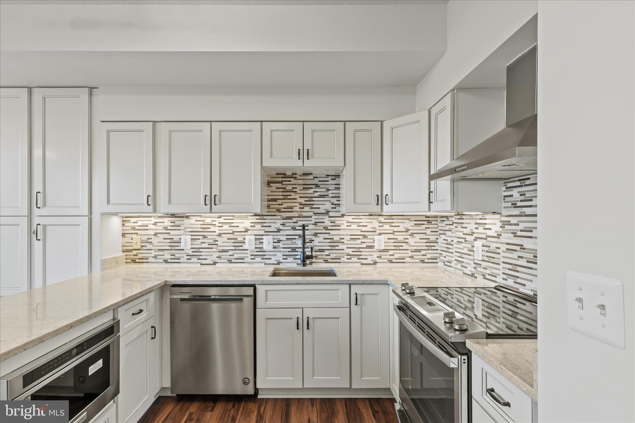 LANSDOWNE WOODS - Residential